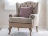 sillón orejero beige con almohadones de conforama